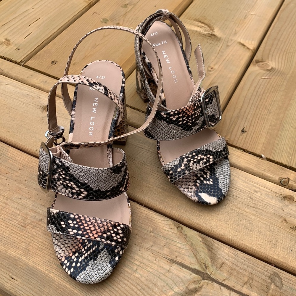 Snake skin pattern sandal made by New Look. Wide fit. Pink and grey. Size 37